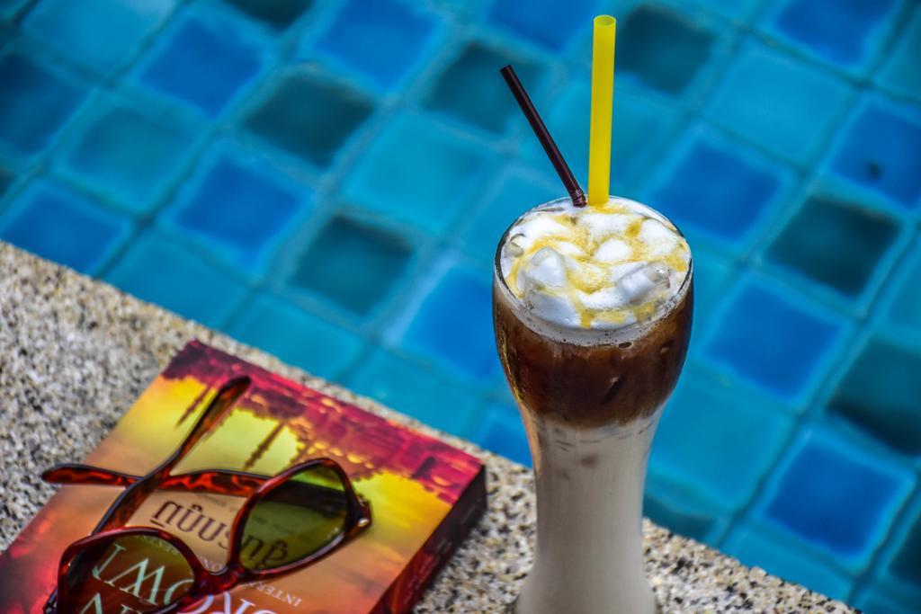 Ocean And Ole Patong Hotel Exterior foto